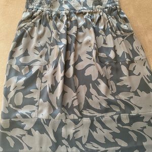 Ann Taylor Loft knee length skirt w/pockets